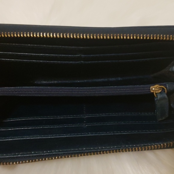 Badgley Mischka navy patent wallet - Picture 6 of 6